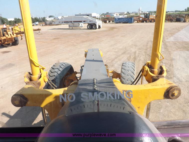 image for item H9188 2005 Volvo G720B articulated motor grader