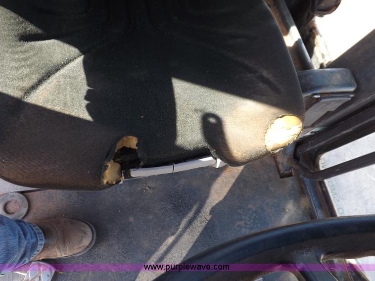 image for item H9188 2005 Volvo G720B articulated motor grader