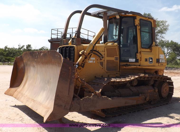 image for item H9196 2000 John Deere 850C dozer