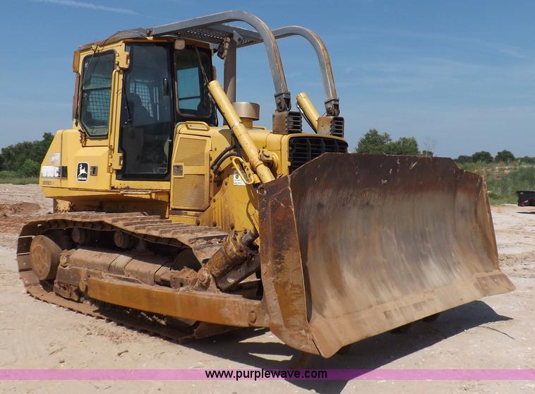 image for item H9196 2000 John Deere 850C dozer