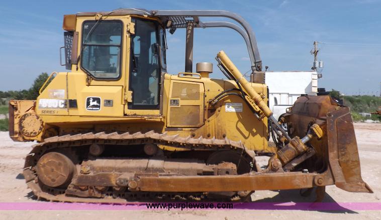 image for item H9196 2000 John Deere 850C dozer