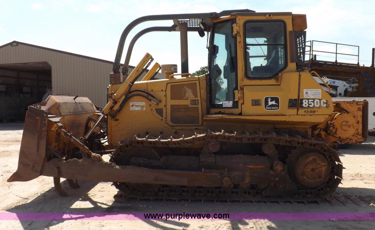 image for item H9196 2000 John Deere 850C dozer