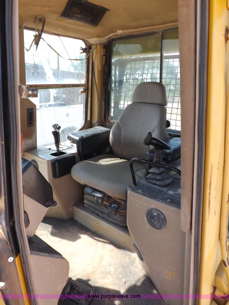 image for item H9196 2000 John Deere 850C dozer