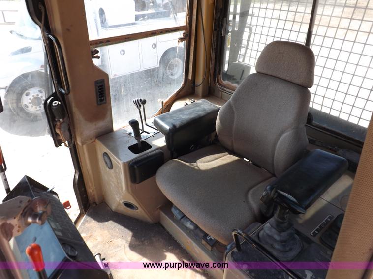 image for item H9196 2000 John Deere 850C dozer