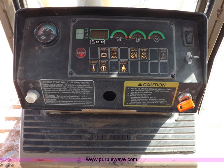 image for item H9196 2000 John Deere 850C dozer