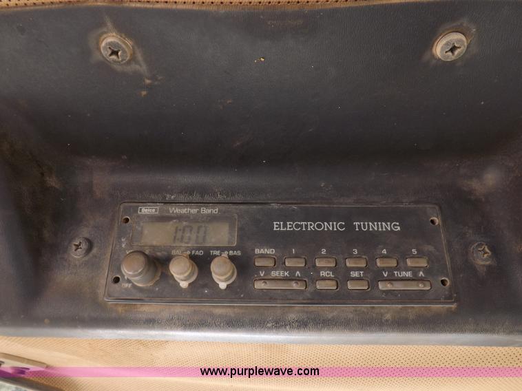 image for item H9196 2000 John Deere 850C dozer