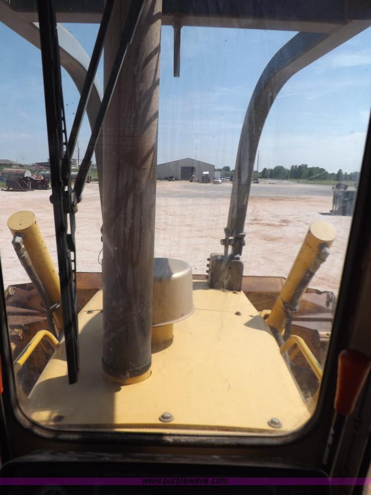 image for item H9196 2000 John Deere 850C dozer