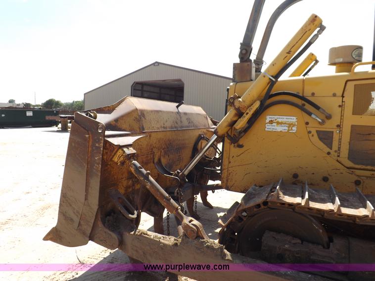 image for item H9196 2000 John Deere 850C dozer