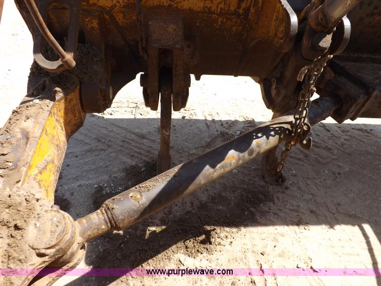 image for item H9196 2000 John Deere 850C dozer