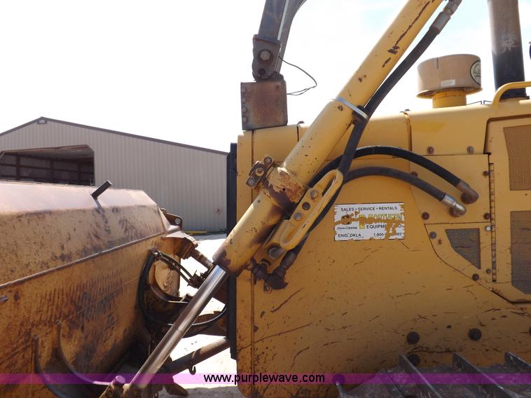 image for item H9196 2000 John Deere 850C dozer