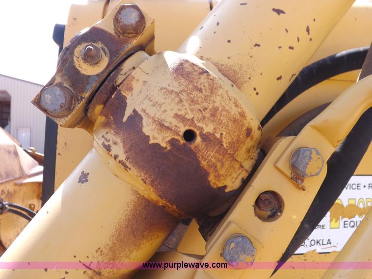 image for item H9196 2000 John Deere 850C dozer