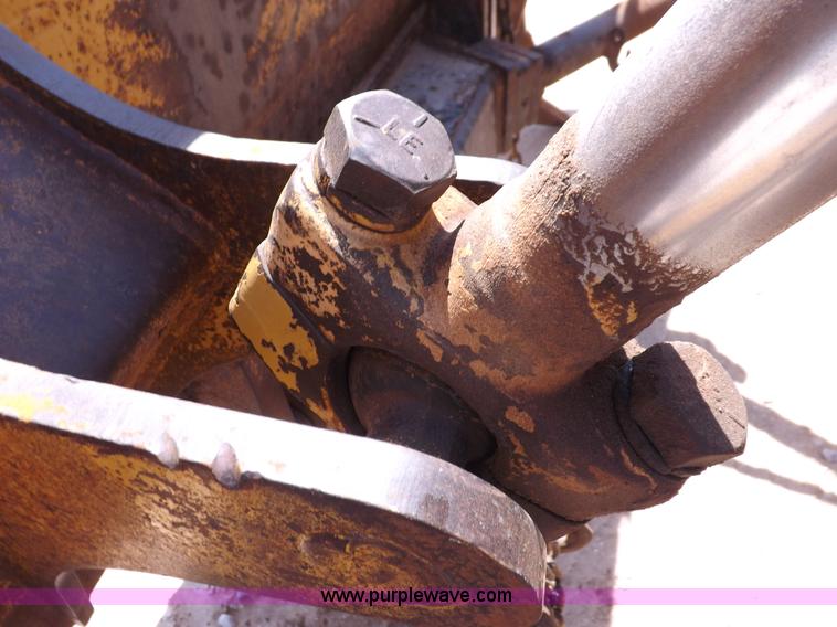 image for item H9196 2000 John Deere 850C dozer