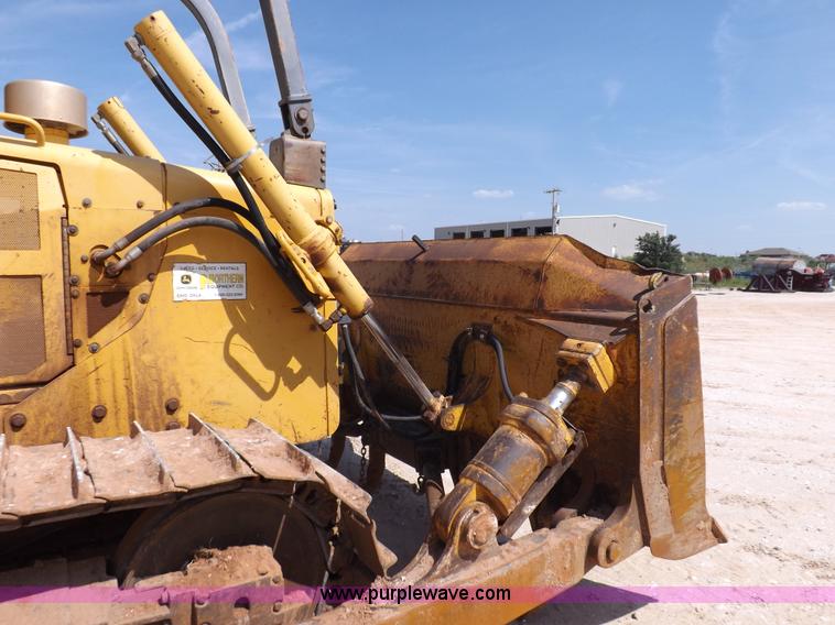 image for item H9196 2000 John Deere 850C dozer