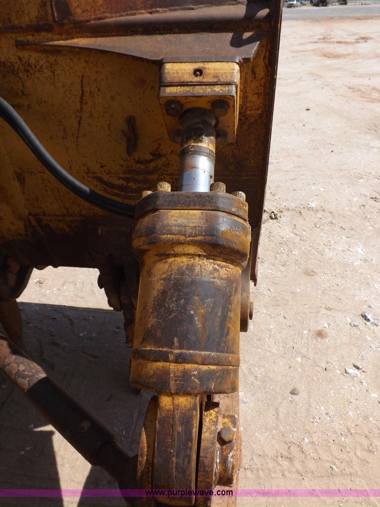 image for item H9196 2000 John Deere 850C dozer