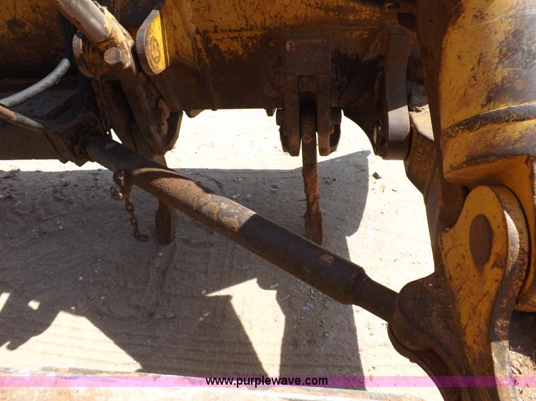 image for item H9196 2000 John Deere 850C dozer