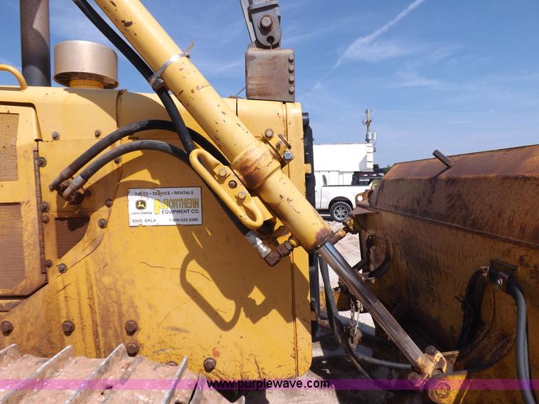 image for item H9196 2000 John Deere 850C dozer