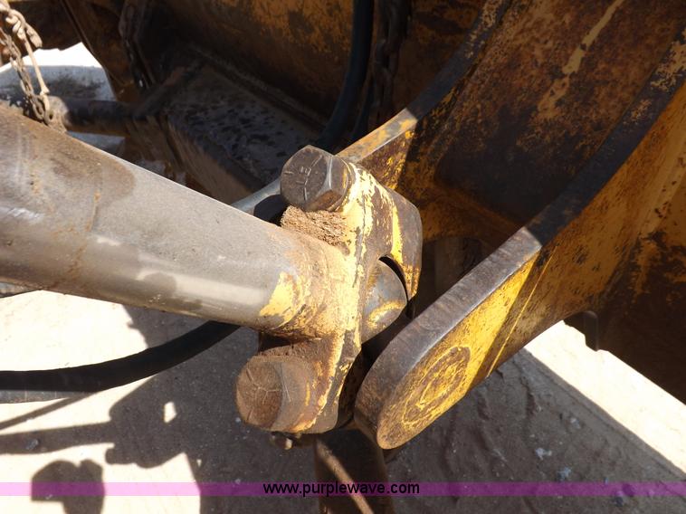 image for item H9196 2000 John Deere 850C dozer