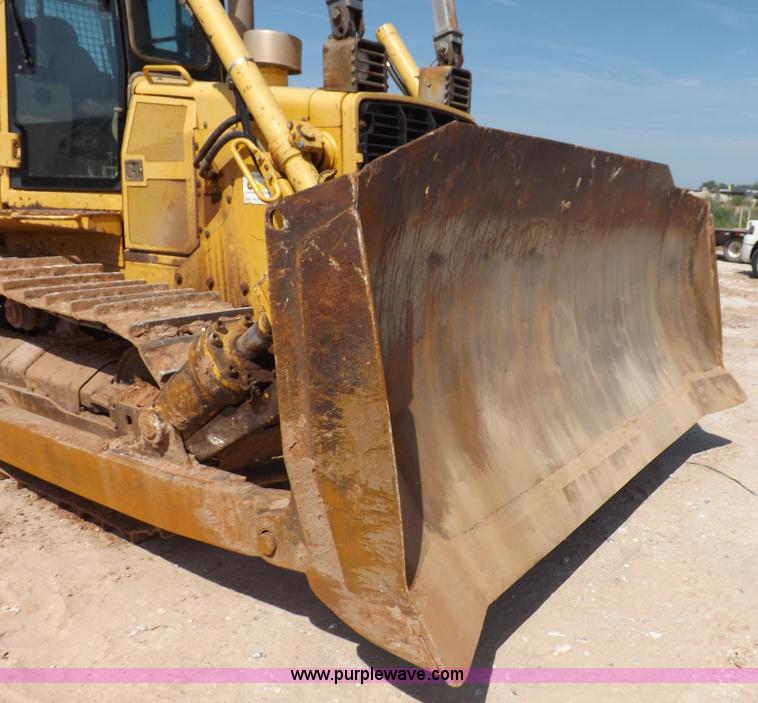 image for item H9196 2000 John Deere 850C dozer
