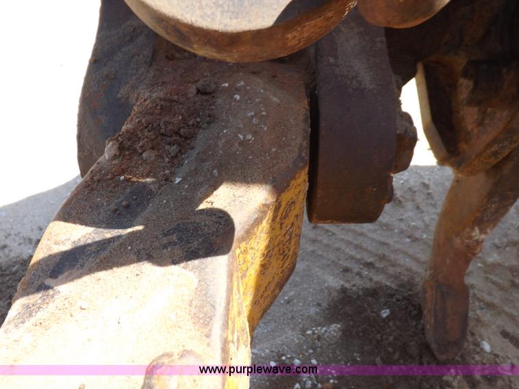 image for item H9196 2000 John Deere 850C dozer