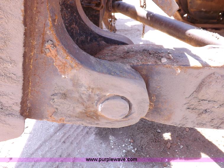 image for item H9196 2000 John Deere 850C dozer