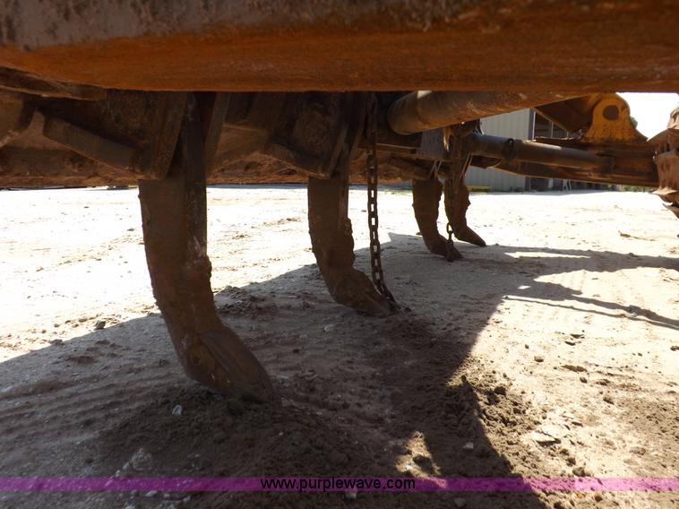 image for item H9196 2000 John Deere 850C dozer