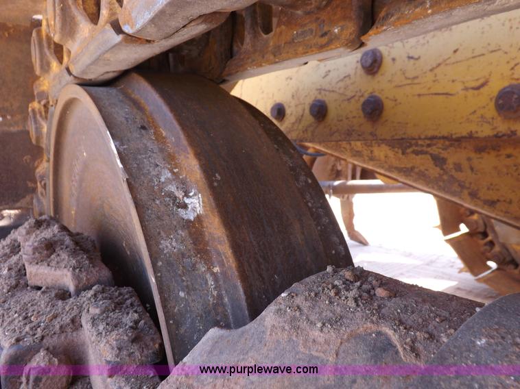 image for item H9196 2000 John Deere 850C dozer