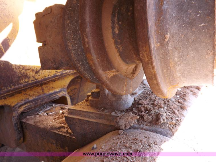 image for item H9196 2000 John Deere 850C dozer