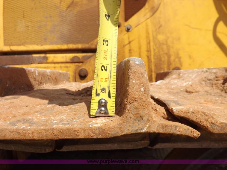 image for item H9196 2000 John Deere 850C dozer