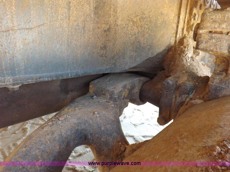 image for item H9196 2000 John Deere 850C dozer