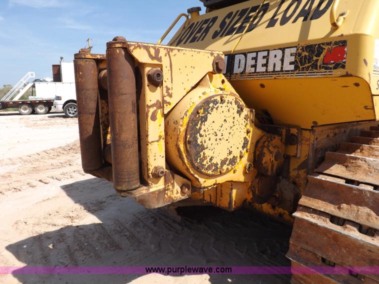 image for item H9196 2000 John Deere 850C dozer