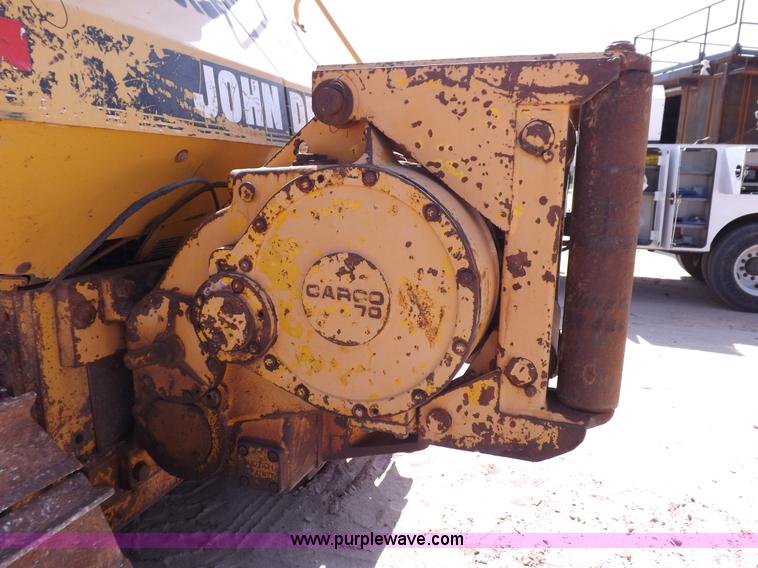 image for item H9196 2000 John Deere 850C dozer