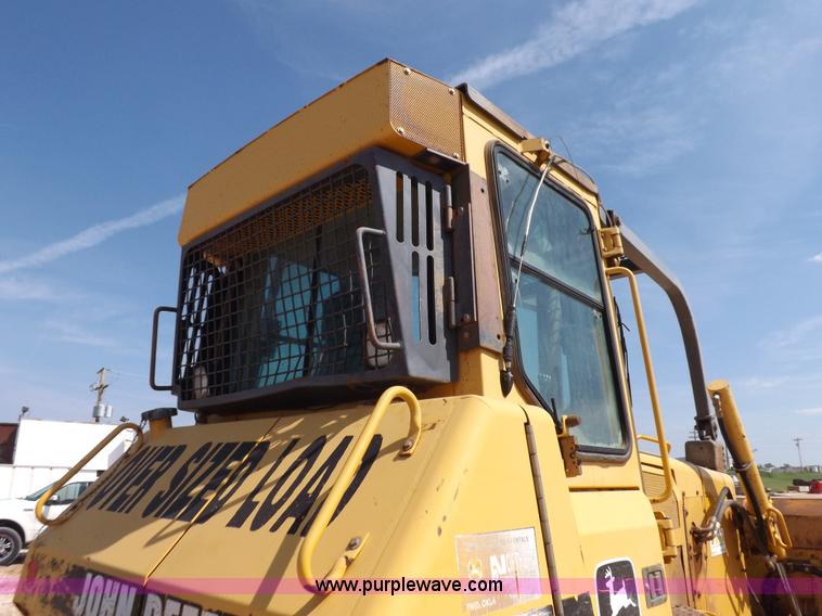 image for item H9196 2000 John Deere 850C dozer