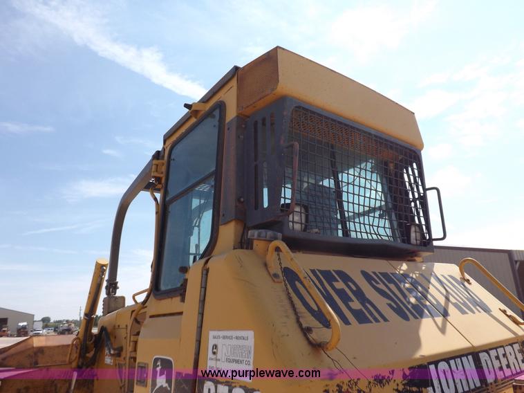 image for item H9196 2000 John Deere 850C dozer