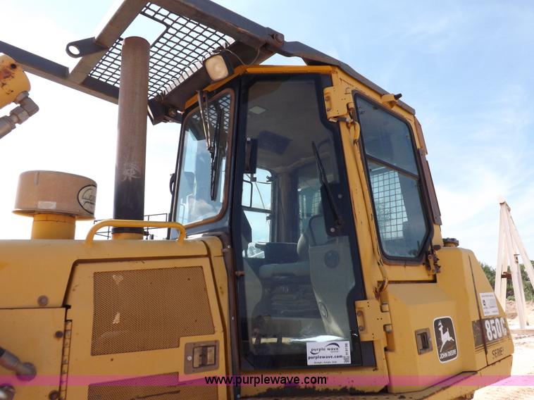 image for item H9196 2000 John Deere 850C dozer