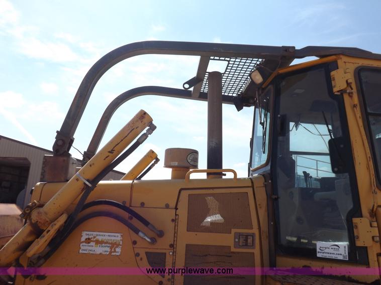 image for item H9196 2000 John Deere 850C dozer