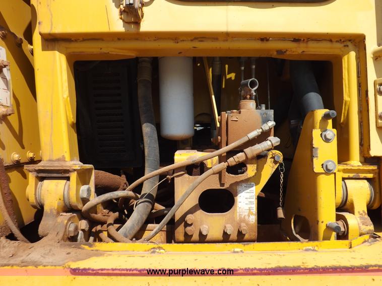 image for item H9196 2000 John Deere 850C dozer