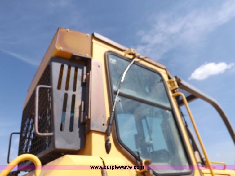 image for item H9196 2000 John Deere 850C dozer