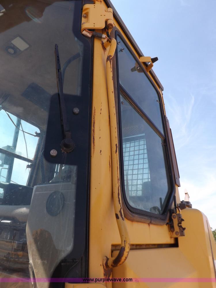 image for item H9196 2000 John Deere 850C dozer