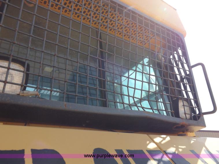 image for item H9196 2000 John Deere 850C dozer