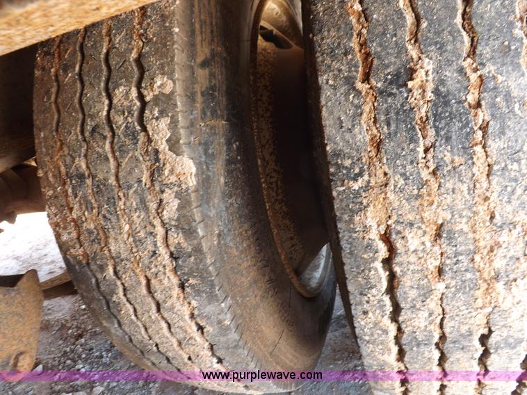 image for item H9204 2000 Atoka lowboy trailer