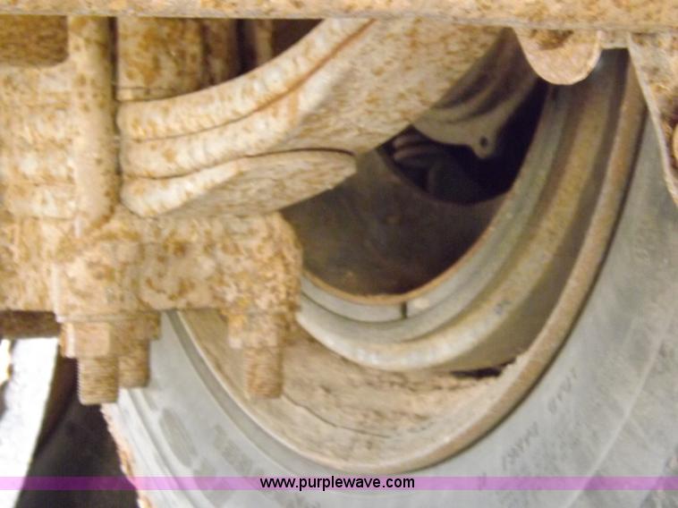 image for item H9204 2000 Atoka lowboy trailer