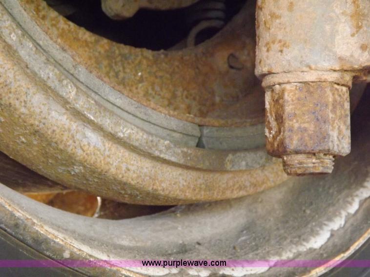 image for item H9204 2000 Atoka lowboy trailer