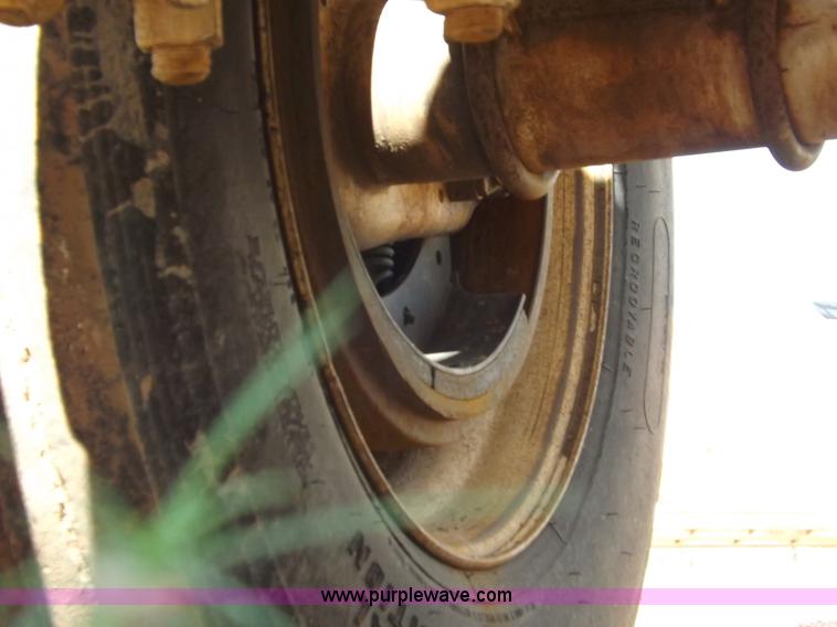 image for item H9206 1994 Corn Belt S4004 belly dump trailer