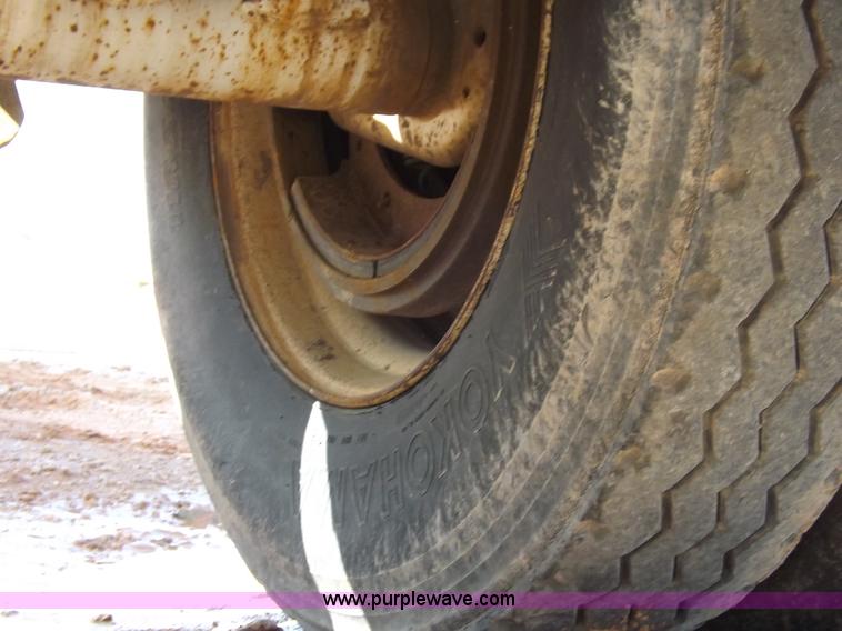 image for item H9207 2009 Corn Belt S4002 belly dump trailer