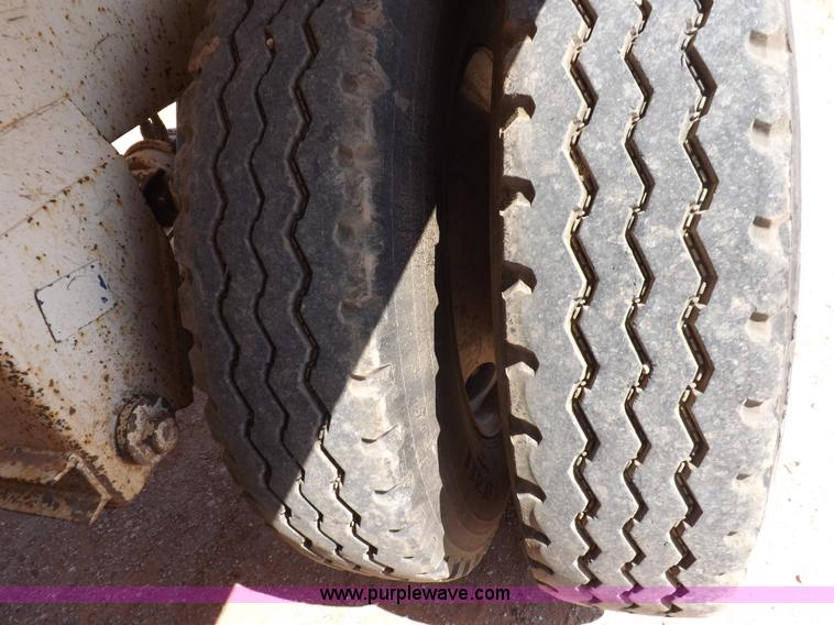 image for item H9207 2009 Corn Belt S4002 belly dump trailer