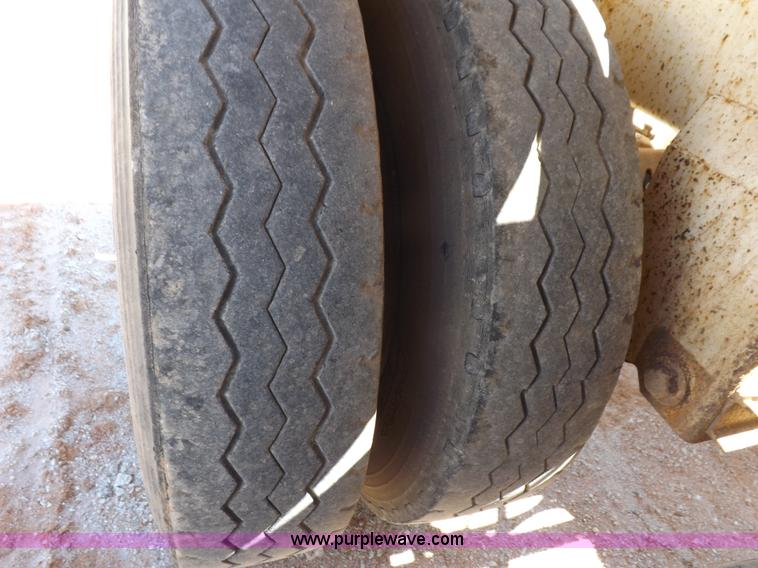 image for item H9207 2009 Corn Belt S4002 belly dump trailer