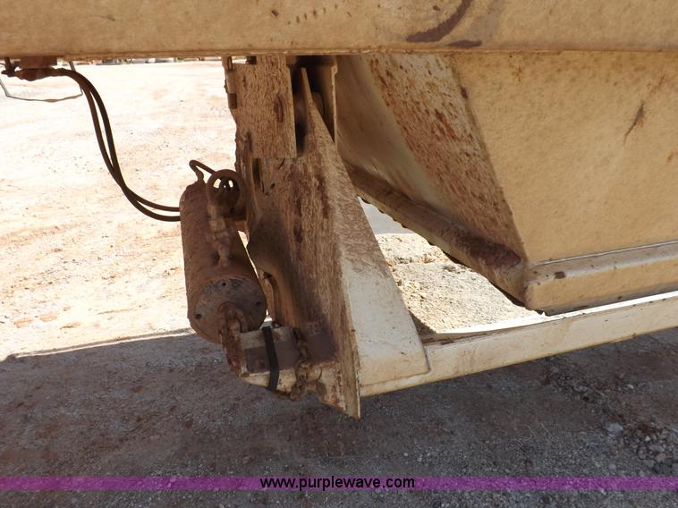 image for item H9208 2000 Corn Belt S4002 belly dump trailer