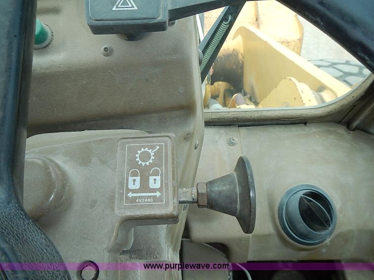 image for item I3529 1985 Caterpillar 950B wheel loader