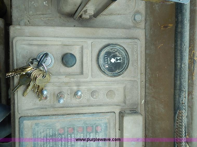 image for item I3529 1985 Caterpillar 950B wheel loader