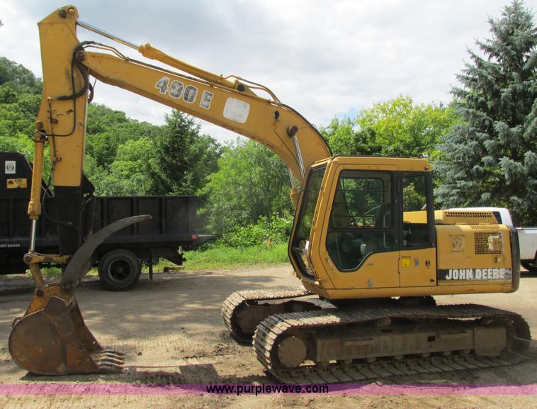 image for item I3874 1994 John Deere 490E excavator